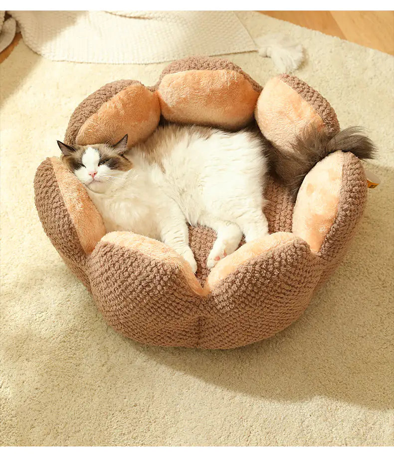 Soft and cozy pet bed, perfect as a dog bed or cat bed, with plush fabric for ultimate comfort and relaxation