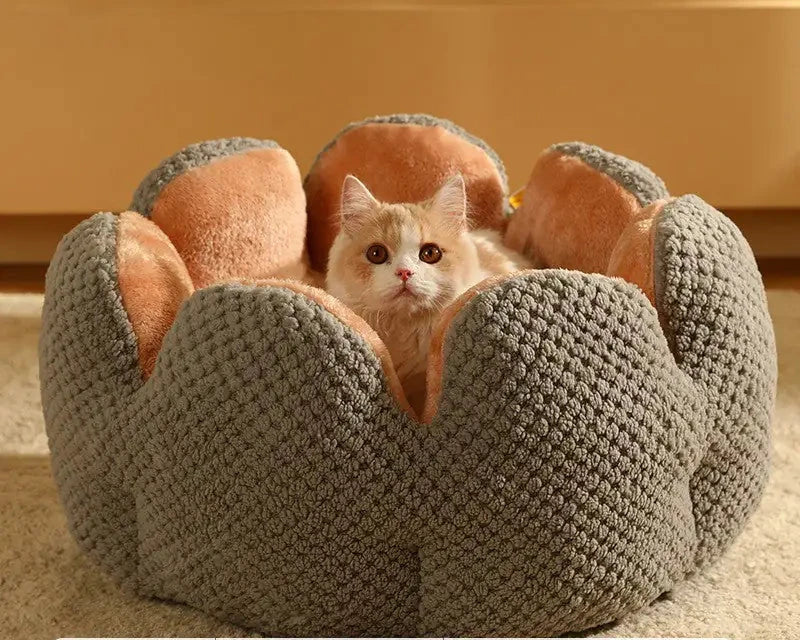 Soft and cozy pet bed, perfect as a dog bed or cat bed, with plush fabric for ultimate comfort and relaxation